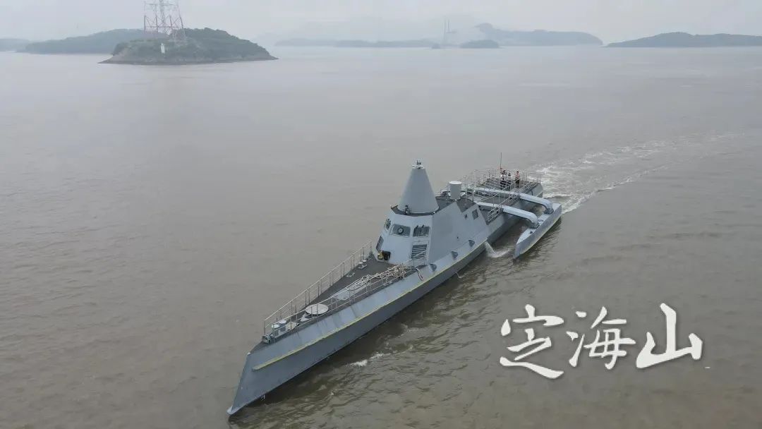 我國首艘全國產化百噸級無人艇順利完成首次海上自主航行試驗